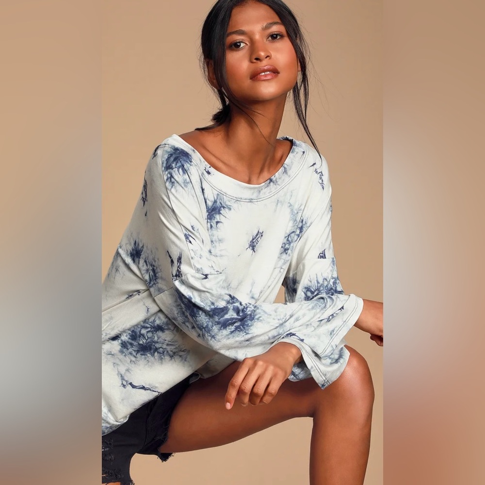 Lulu’s Boho Margaret Blue and White Tie-Dye Top Size Medium - Picture 2 of 8